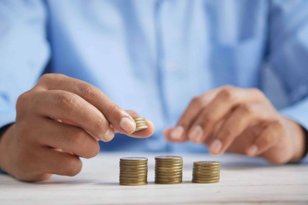 Quels sont les impôts et les charges liés à la propriété immobilière en France ?